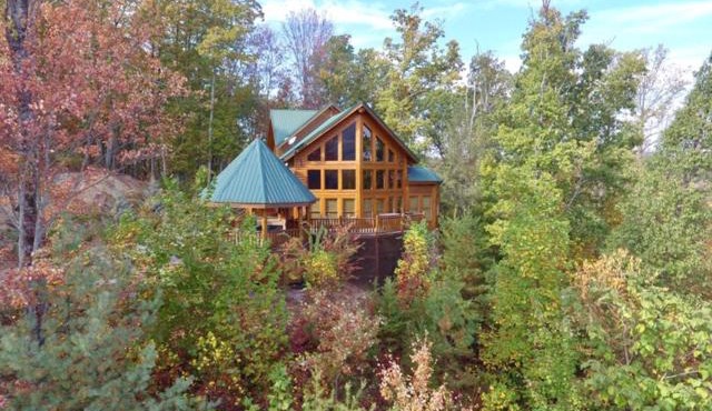 Luvin Logs Lodge Cabin