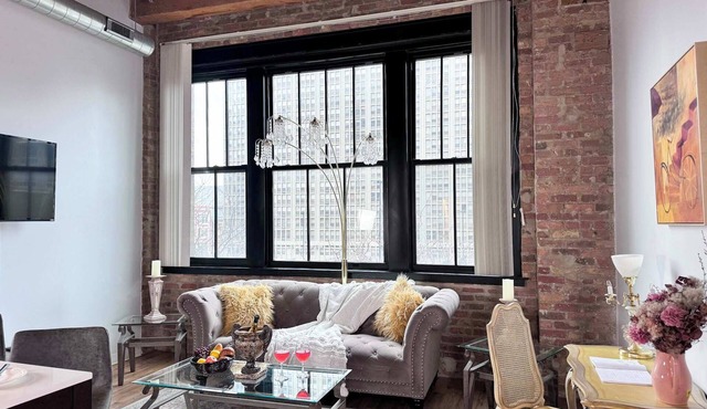 Luxéry Stay "Paris Themed" Downtown/McCormick/Wintrust Area