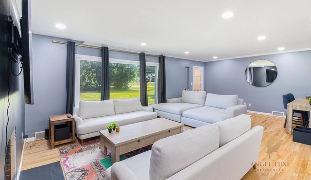 Lux 1 level 1800sqf, close to downtown Rochester, Royal Oak, Birmingham, Detroit