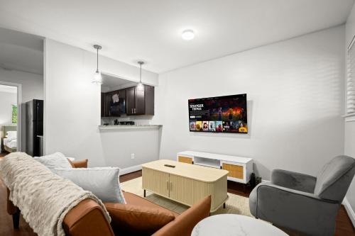 Lux 1BR Apt in North Loop Near UT Free Parking