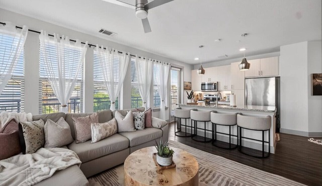 Lux 2 Bd/2 Bath/Ceder Springs/Free Parking/Gym/Pool
