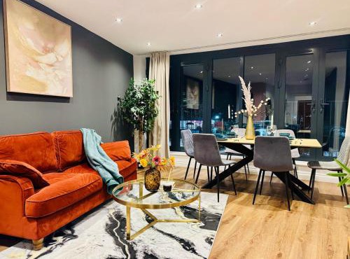 Lux 2 Bedroom Flat Central Brentwood slp 8 Guests