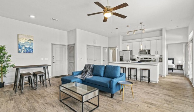 LUX 2B2B w/Pool & Parking near the Heart of Austin