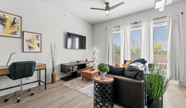 Lux 2Bed Studio Prime Location Pool Gym