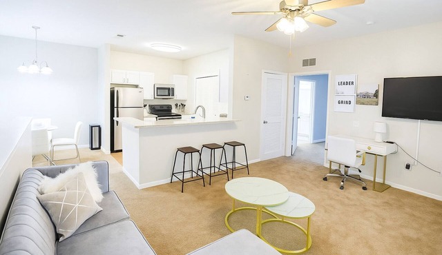 Lux 2BR 2BA mins from the water