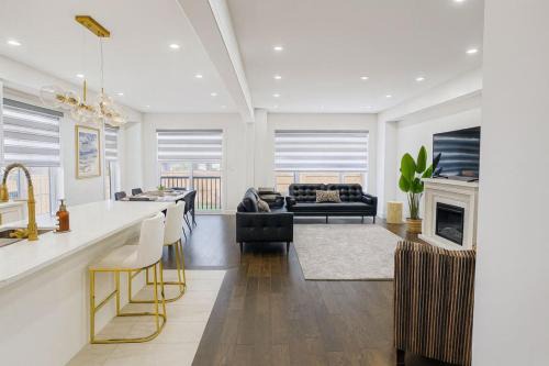 Lux 3 Bedroom Home near Public Transit