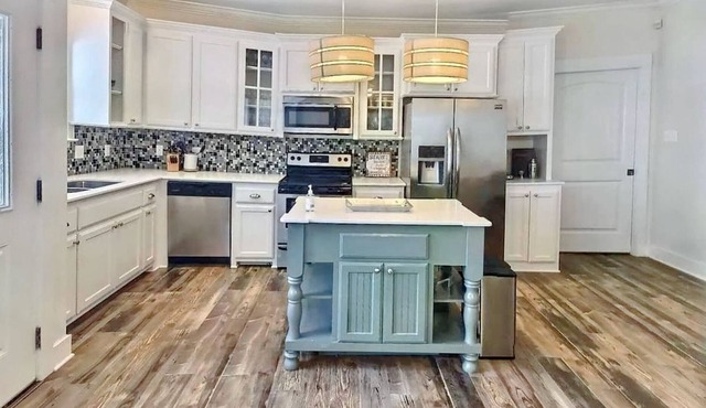 Lux 3 bedroom near lsu and southern only 75.00 Cleaning fee