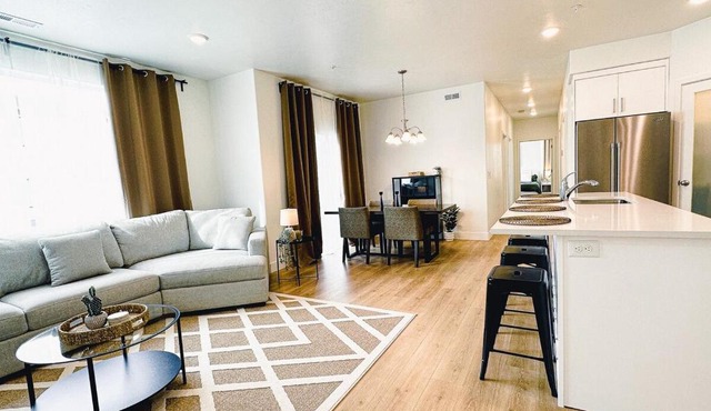 Lux 3BD/2BA w/ King Bed & Garage