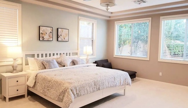 Lux 3BR 3BA Single Story House, Near Strip!