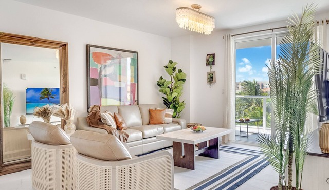 Lux 3BR City-View Retreat in Hollywood, 5th Floor