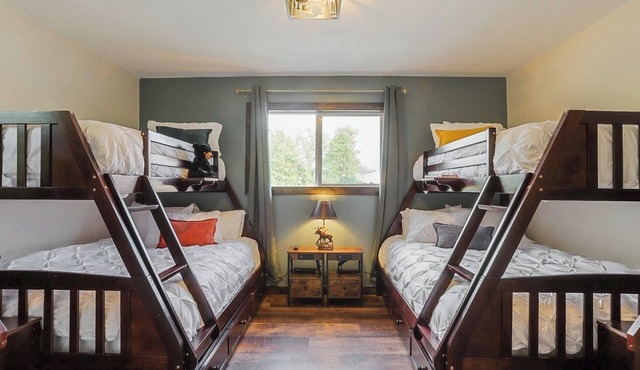 Lux 3BR Mtn Family Retreat by Sweetheart Stays