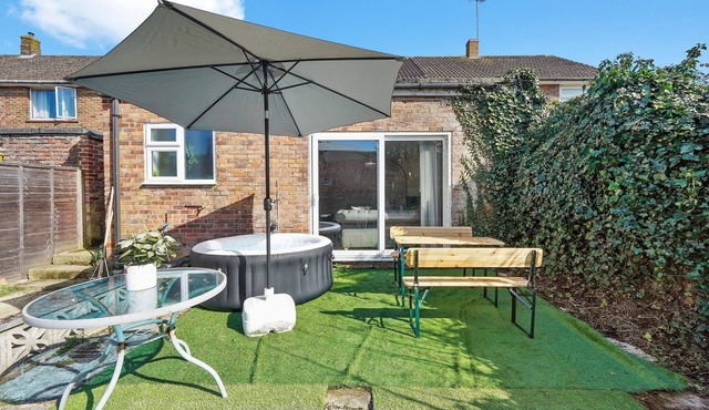 Lux 4 Bed House | Drive Parking | Hot Tub