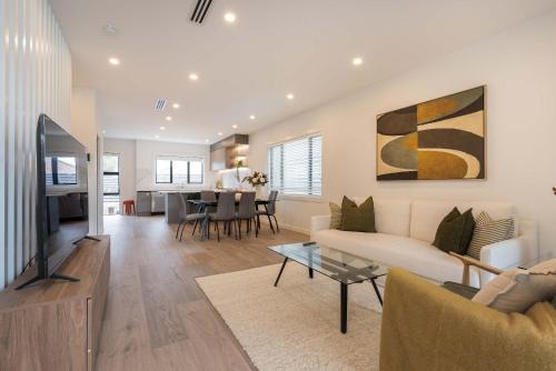 Lux 4B Holiday House in Greenlane - ASBshowgrounds