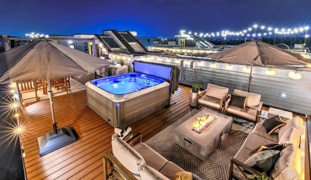 Lux 4BR Retreat Rooftop Hot Tub Pool 9 Beds