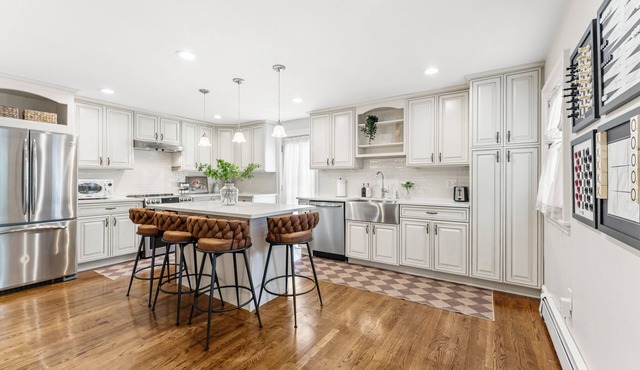 LUX 4BR Somerville, Steps to Green Line, Free Parking, Game Room+Poker Table