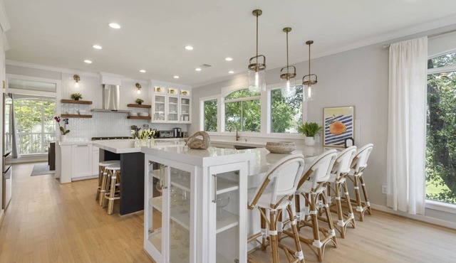 Lux 5 BR Lakefront | Hot Tub | Firepit | Gameroom | Fireplace | Private Boat Dock