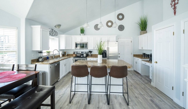 Lux 5bd King w/Theater+Office