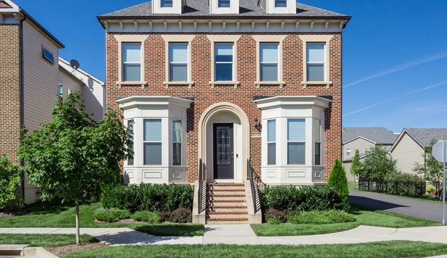 Lux 5BD - Theater, Gym, Game Room, Parking & more!