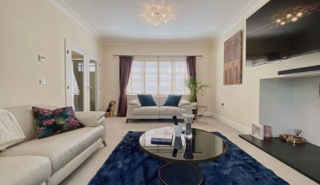 Lux 6 Bed Peterborough Serviced Accommodation | Solari Living