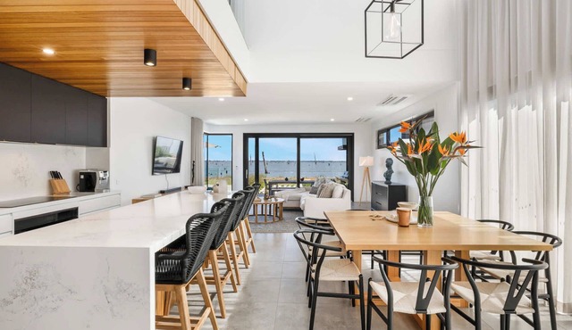 Lux-74 on the Lake Su