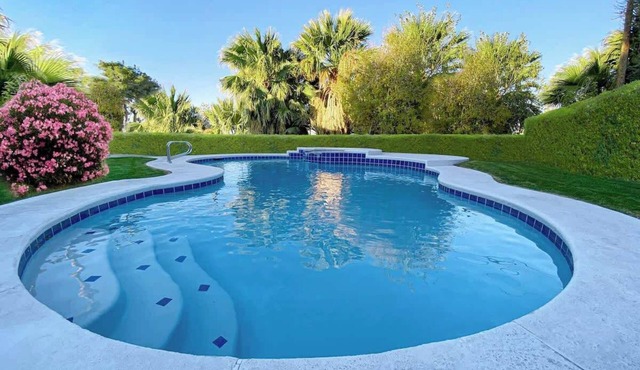 LUX 7BR/4BA Villa w/Heated Pool, next to the Strip