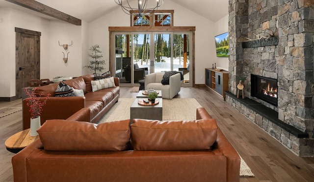 Lux and Elegant Suncadia Retreat! Hot Tub | Game Room | Outdoor TV-Fireplace
