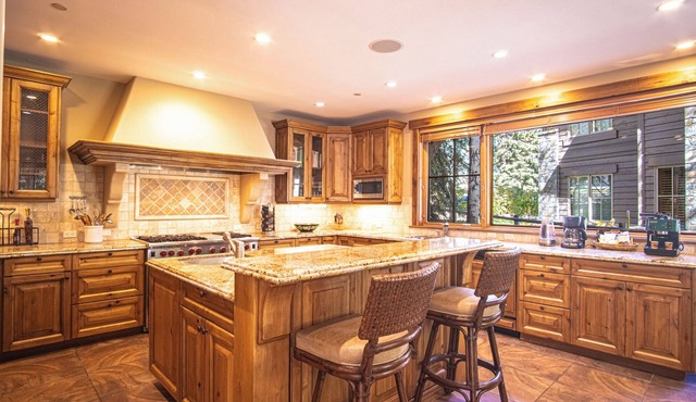 Lux Baldy Vista at Warm Springs Home + Hot Tub - Walk to SV Ski Lifts