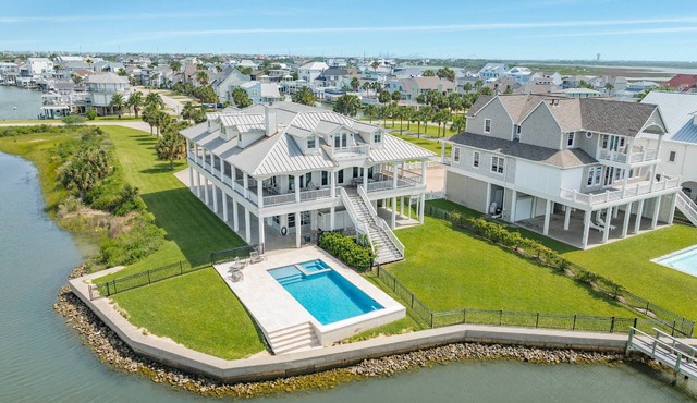 LUX | Bayfront | Pool | Spa | Private Fishing Pier | Boat Dock | Game Room | Veranda | Beach Nearby