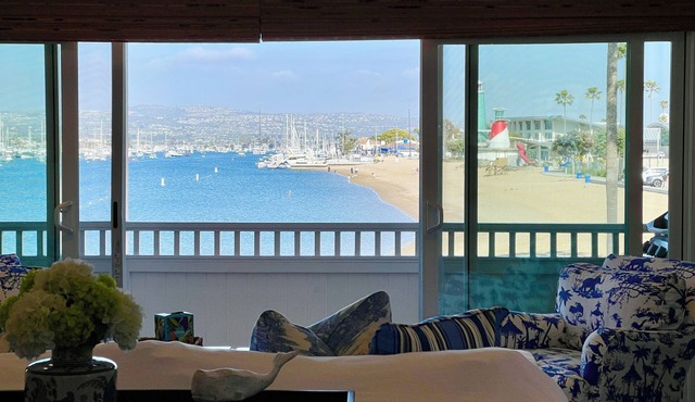 LUX Beachfront Casa de Balboa 229 w/AC - Best Loca