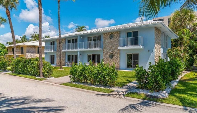 Lux Beachside 2nd Floor Condo 4 Steps to the Beach!