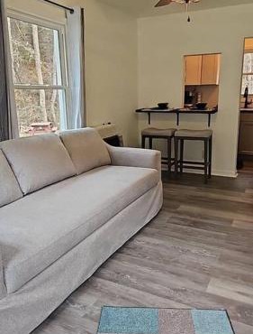Lux Cabin By The Pipestem creek Pet friendly