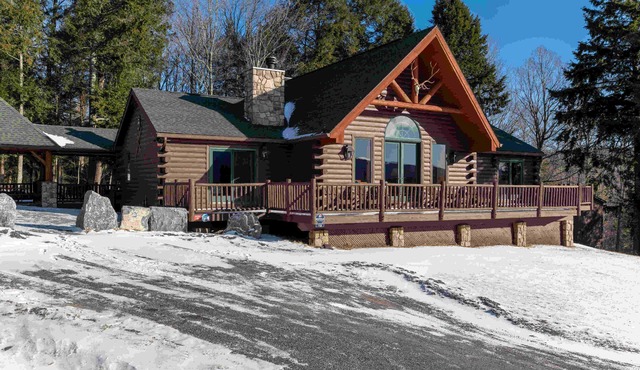 Lux Chalet-Ski View. 2 Fireplaces. Pool. Hot Tub. Sauna. Pizza Oven