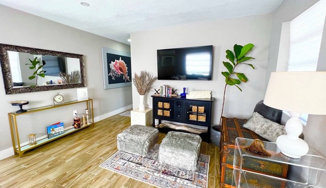 Lux CLEAN Family-ready retreat games, proximity to FIU, Everglades, Shopping +