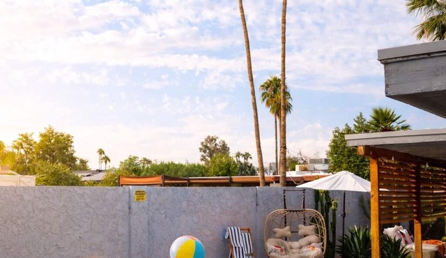 LUX Collective- Uptown Near Biltmore- Outdoor Movie-Gameroom-Firepit-Pool