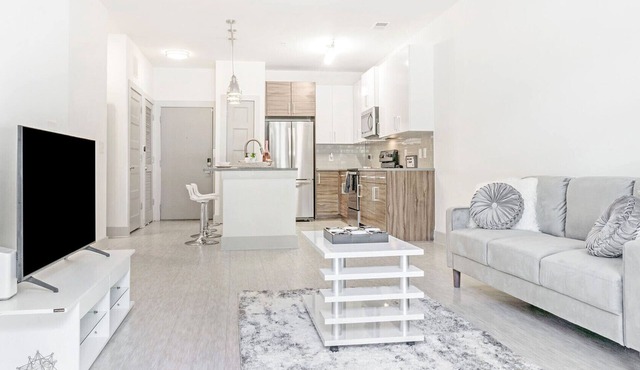 Lux Condo Near Braves Stadium, POOL & Free Parking