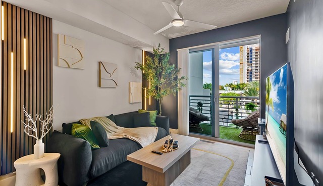 Lux Condo with Fitness Room and WiFi in booming Brickell Miami with Free Parking