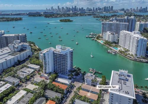 Lux Designer Apt 2BR and 2BA in the Heart of MIA Beach