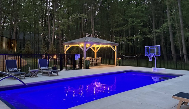 Lux Entire Home, Pool, Hot Tub, Game Room, Sleep12
