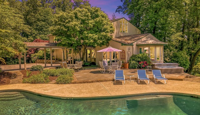 Lux Escape w/Pool, Hot Tub & Sprawling Great Room - Built for XL Groups!
