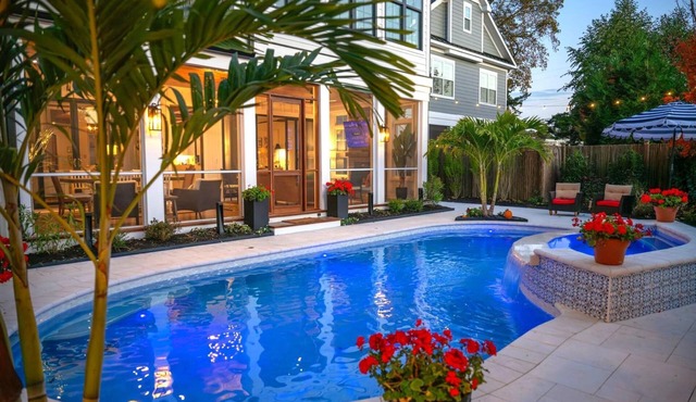 Lux Estate: 9BR, 8.5BA + Cottage, Walk to Beach