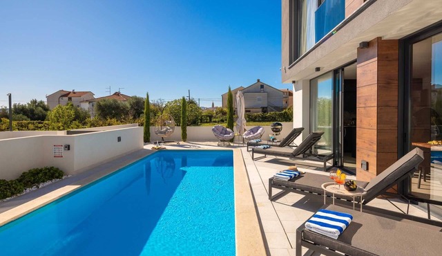 Lux Etera Villas Complex
