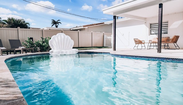 Lux Family Oasis with Heated Private Pool, King Bed & HD TVs