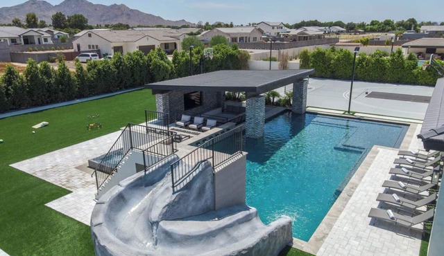 Lux Family Villa: Pool/Spa Basketball & Pickleball