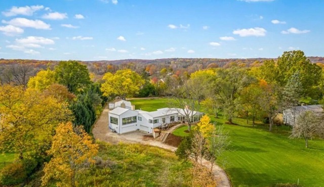 Lux Farmhouse and Venue on Fox River