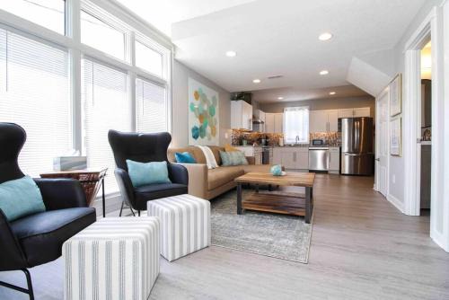 Lux finishes 4 bedroom DSM home Great location