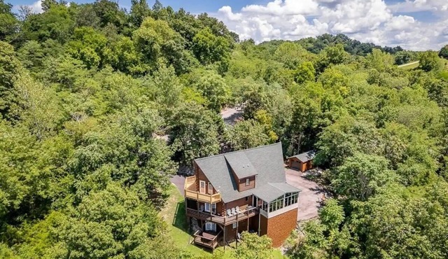 Lux Getaway by Center Hill Lake - Hot Tub - 3BD/3BA + Bunk Room