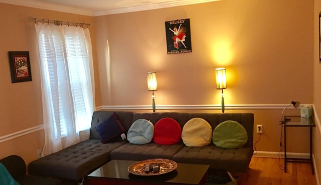 Lux Granada Townhouse 4 Bed 4 plus bath, Minutes to The White House.