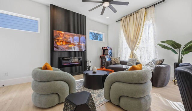 Lux Grand Dtown; Hou/NRG WorldCup Stadium; Med Ctr; HotTub/Sauna; 6 Bedrooms; 20