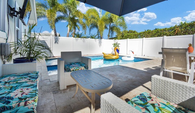 LUX heated pool home 5 min to the Beach!n