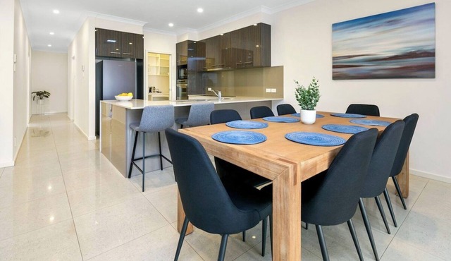 LUX Henley Beach - 4BD, 3.5BA